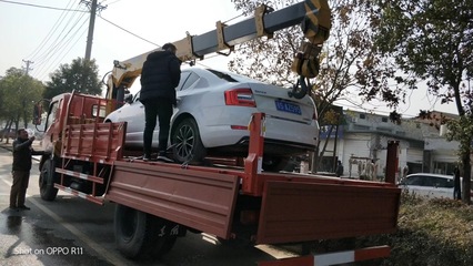 規模徐工25噸折臂隨車吊平板車 高效物流與工程建設的得力助手